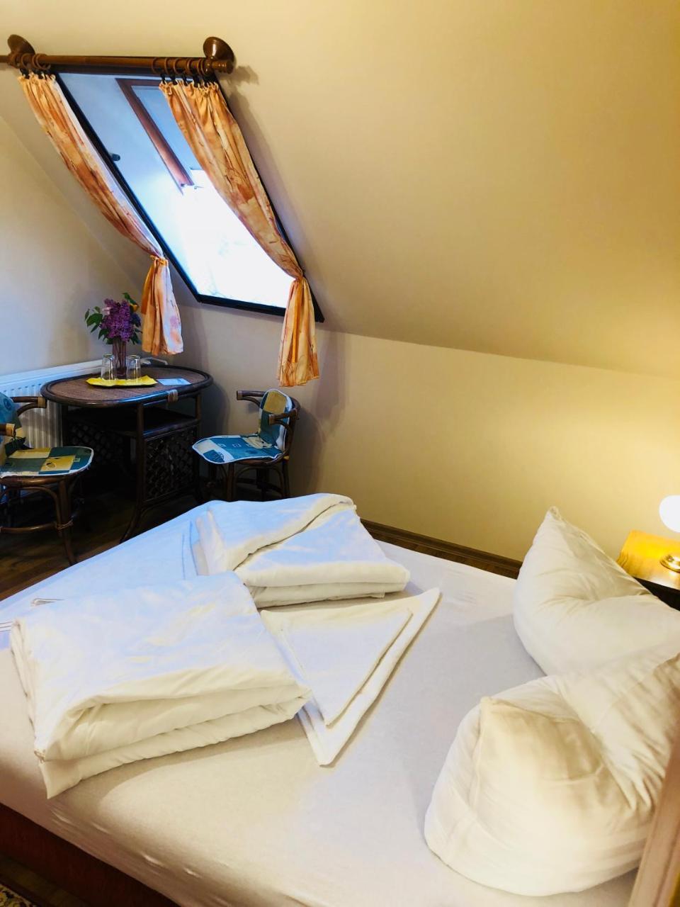 Szuts Panzio Bed & Breakfast Fertorakos Exterior photo